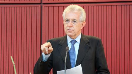Image of Mario Monti in front of a red background